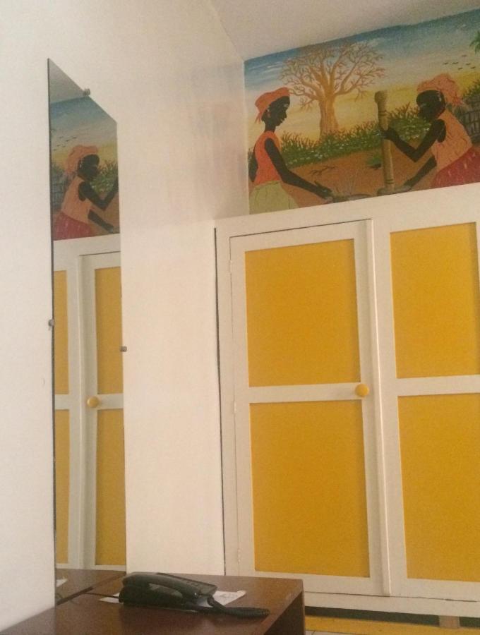 Hotel Saint-Louis Sun داكاغْ الغرفة الصورة